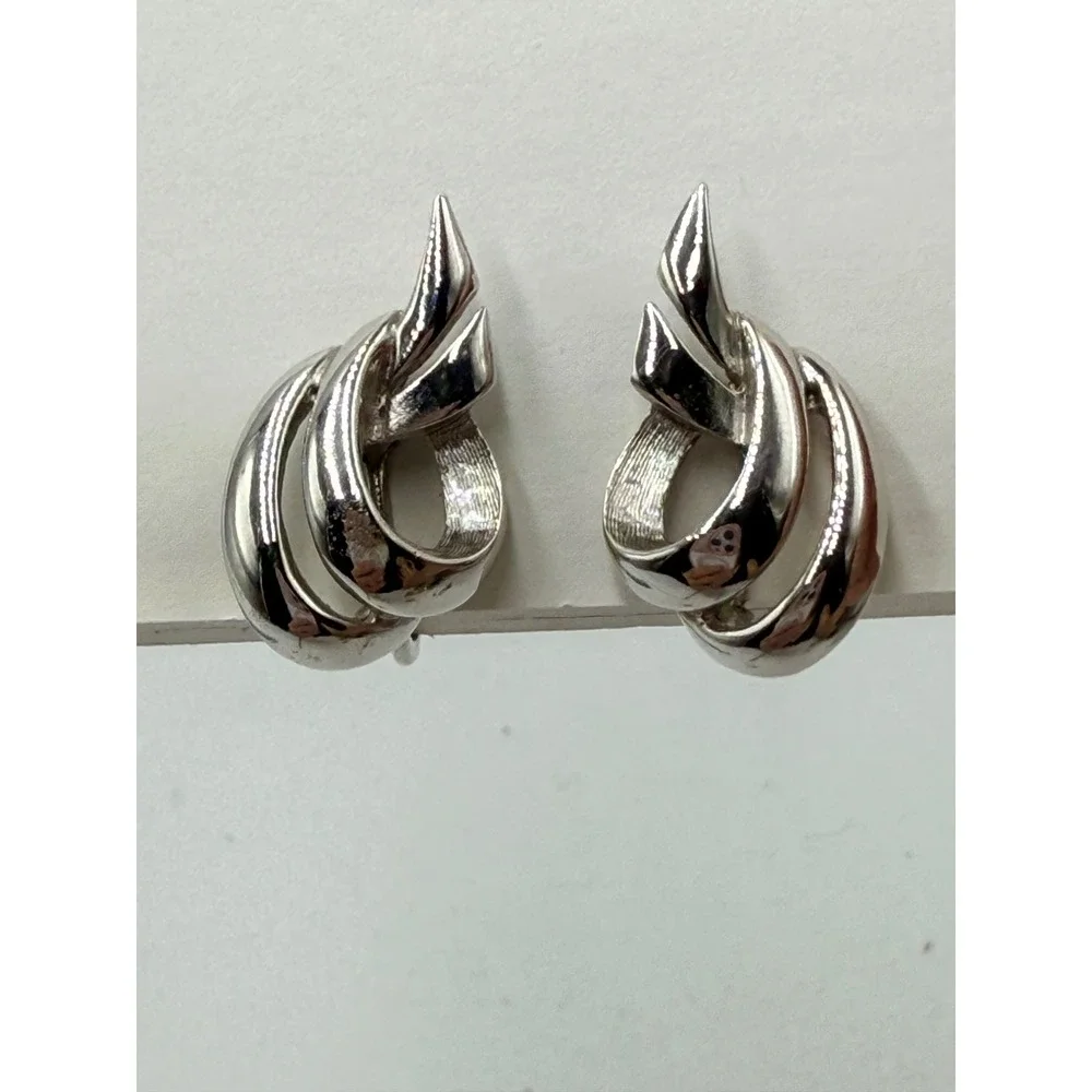 Trifari Clip On Earrings Womens Silver Excellent Vintage Swirl